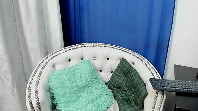 Analia18  online show from January 14, 11:53 am