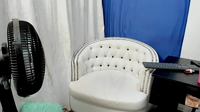 Analia18  online show from January 14, 5:56 pm