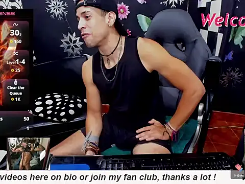 Snapshot of MikeRose94 chatting on October 8, 6:27 pm MikeRose94 online show from October 8, 6:27 pm