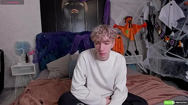 TrevorBenson online show from October 22, 3:07 am