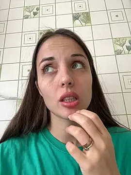 Snapshot of AmiLavs chatting on December 19, 10:56 am AmiLavs online show from December 19, 10:56 am