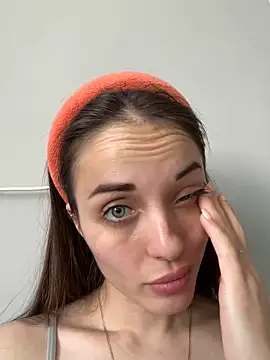 Snapshot of AmiLavs chatting on February 12, 11:18 am AmiLavs online show from February 12, 11:18 am