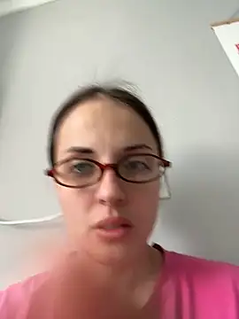 Snapshot of AmiLavs chatting on February 14, 11:21 am AmiLavs online show from February 14, 11:21 am