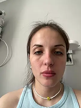 Snapshot of AmiLavs chatting on March 13, 10:57 am AmiLavs online show from March 13, 10:57 am