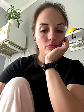 Snapshot of AmiLavs chatting on October 18, 11:55 am AmiLavs online show from October 18, 11:55 am