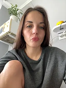 Snapshot of AmiLavs chatting on October 24, 9:38 am AmiLavs online show from October 24, 9:38 am