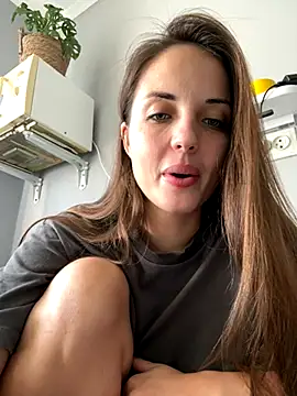 Snapshot of AmiLavs chatting on October 26, 10:43 am AmiLavs online show from October 26, 10:43 am