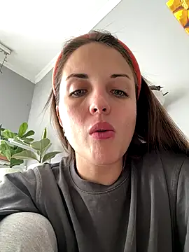 Snapshot of AmiLavs chatting on November 18, 7:24 am AmiLavs online show from November 18, 7:24 am