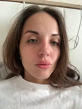 Snapshot of AmiLavs chatting on November 20, 6:35 am AmiLavs online show from November 20, 6:35 am