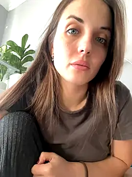 Snapshot of AmiLavs chatting on December 5, 11:08 am AmiLavs online show from December 5, 11:08 am