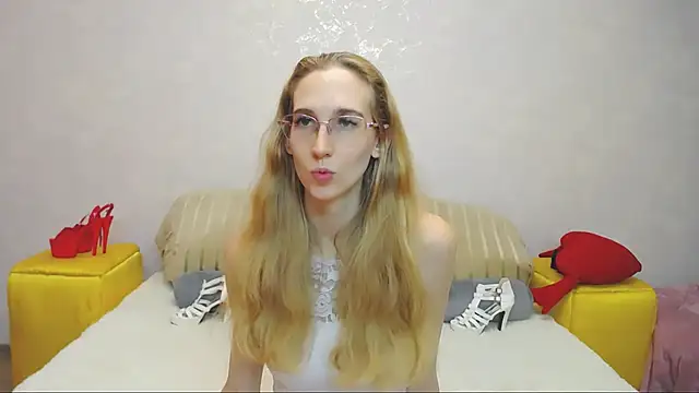 KlaryBrait online show from December 4, 8:34 am