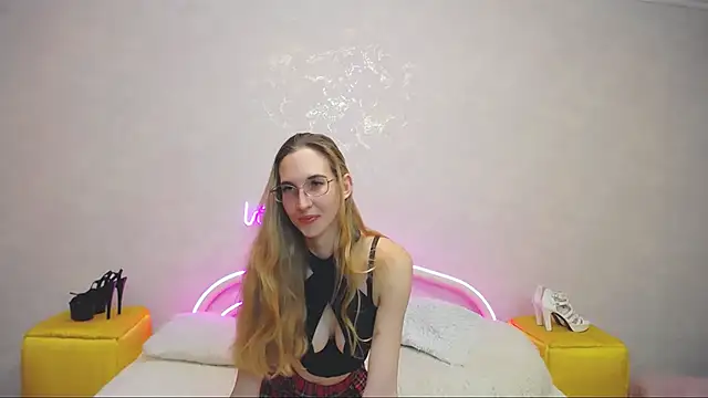 KlaryBrait online show from February 21, 3:43 pm