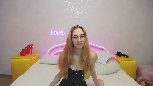 KlaryBrait online show from February 24, 8:49 am