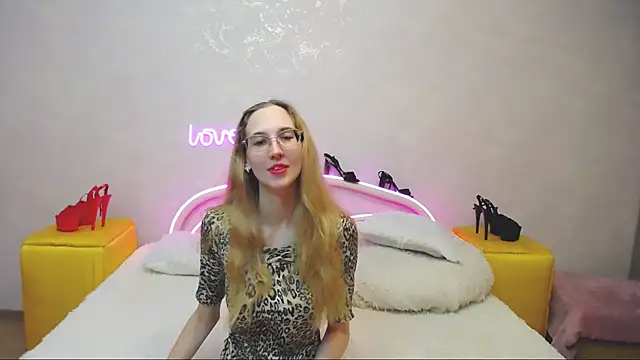 KlaryBrait online show from March 5, 2:12 pm