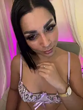 Snapshot of MOMALANA chatting on January 18, 7:26 pm MOMALANA online show from January 18, 7:26 pm