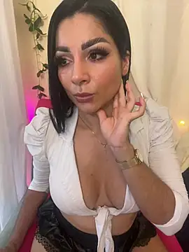 Snapshot of MOMALANA chatting on February 8, 7:27 pm MOMALANA online show from February 8, 7:27 pm