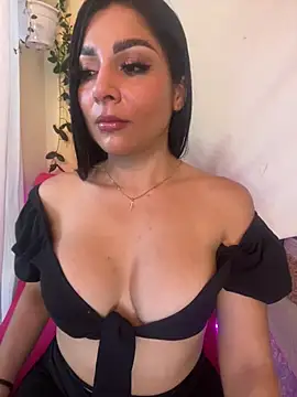 Snapshot of MOMALANA chatting on February 22, 7:25 pm MOMALANA online show from February 22, 7:25 pm