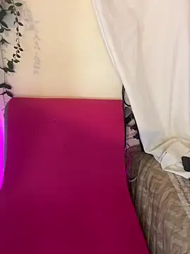 Snapshot of MOMALANA chatting on March 5, 2:01 pm MOMALANA online show from March 5, 2:01 pm