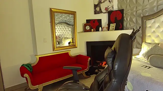 Snapshot of NattashaHotson chatting on December 7, 3:47 am NattashaHotson online show from December 7, 3:47 am