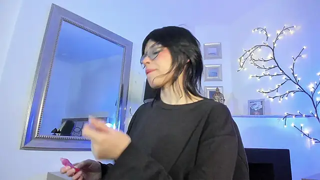 Snapshot of NattashaHotson chatting on December 13, 8:09 am NattashaHotson online show from December 13, 8:09 am