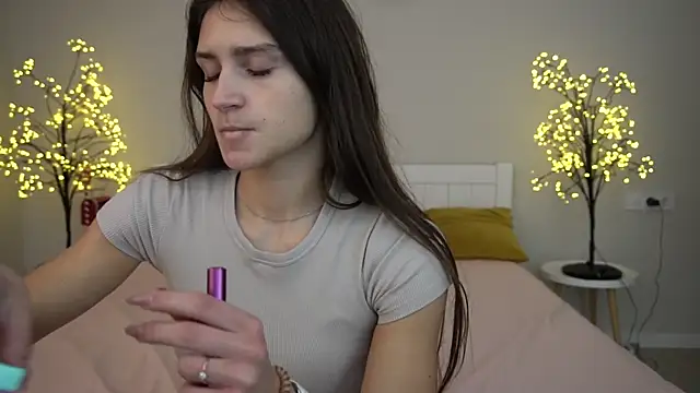 Snapshot of ValeryRoyale chatting on February 5, 2:37 pm ValeryRoyale online show from February 5, 2:37 pm