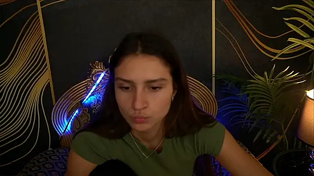 Snapshot of ValeryRoyale chatting on February 10, 5:52 pm ValeryRoyale online show from February 10, 5:52 pm