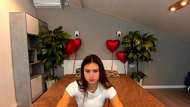 Snapshot of ValeryRoyale chatting on February 18, 8:16 am ValeryRoyale online show from February 18, 8:16 am