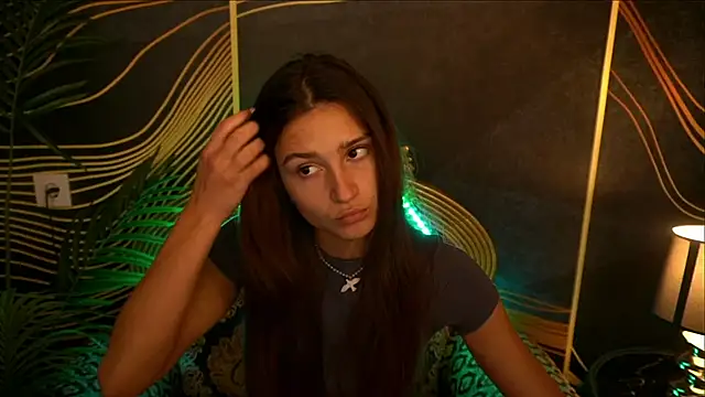 Snapshot of ValeryRoyale chatting on March 18, 2:15 pm ValeryRoyale online show from March 18, 2:15 pm