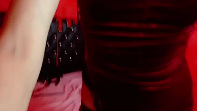 Snapshot of Ambar_Roux_ chatting on February 5, 4:58 pm Ambar Roux online show from February 5, 4:58 pm