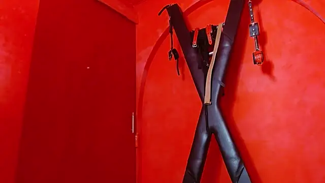 Snapshot of Ambar_Roux_ chatting on March 12, 7:35 am Ambar Roux online show from March 12, 7:35 am