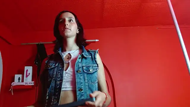 Snapshot of Ambar_Roux_ chatting on March 19, 2:57 pm Ambar Roux online show from March 19, 2:57 pm