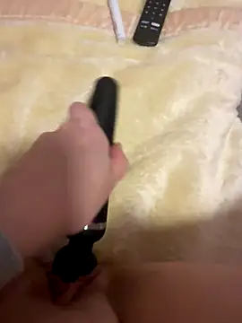 Snapshot of luisa1 chatting on December 5, 8:12 am luisa1 online show from December 5, 8:12 am