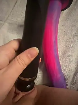 Snapshot of luisa1 chatting on December 17, 8:09 am luisa1 online show from December 17, 8:09 am