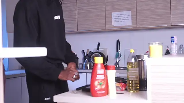 MacTroy online show from October 7, 3:31 pm