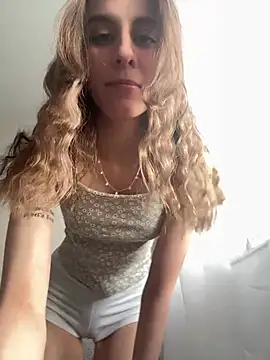 HellPeach online show from March 16, 1:27 pm