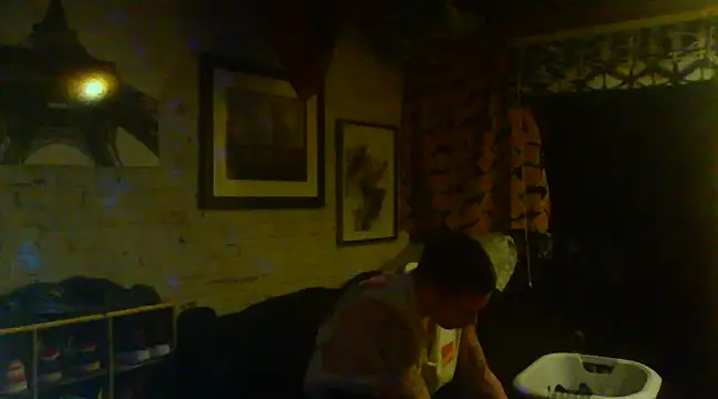 Snapshot of Gman143187 chatting on February 15, 1:31 am Gman143187 online show from February 15, 1:31 am