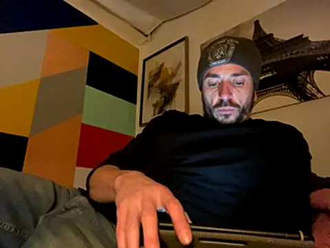 Snapshot of Gman143187 chatting on December 5, 8:12 am Gman143187 online show from December 5, 8:12 am