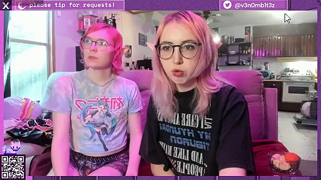 Snapshot of v3n0mb1t3z chatting on October 14, 9:04 pm v3n0mb1t3z online show from October 14, 9:04 pm