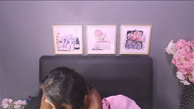 Littleindianmilf online show from January 17, 8:34 am