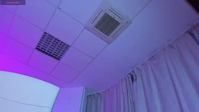 Snapshot of SinCityLiz chatting on November 18, 10:47 pm SinCityLiz online show from November 18, 10:47 pm