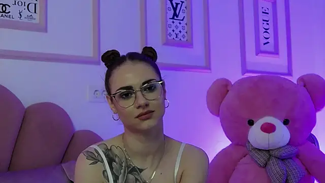 Abby  White online show from February 4, 8:06 pm