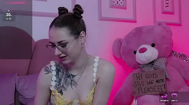 Abby  White online show from March 11, 9:15 pm