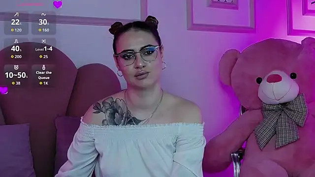 Abby  White online show from November 2, 5:04 pm