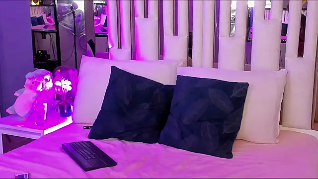 Kitty Eliffe online show from January 24, 7:18 pm