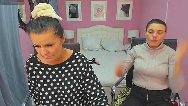 EricaAndPenelopa online show from December 4, 8:40 pm