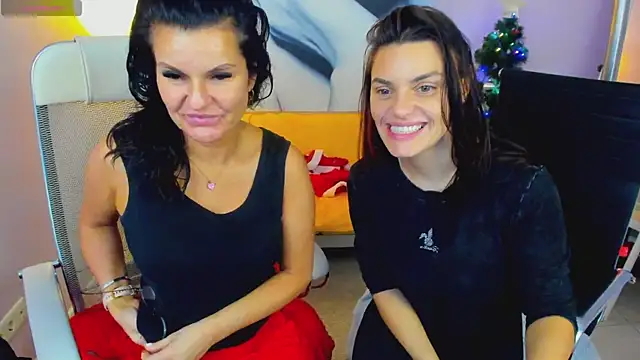 EricaAndPenelopa online show from December 24, 8:49 pm