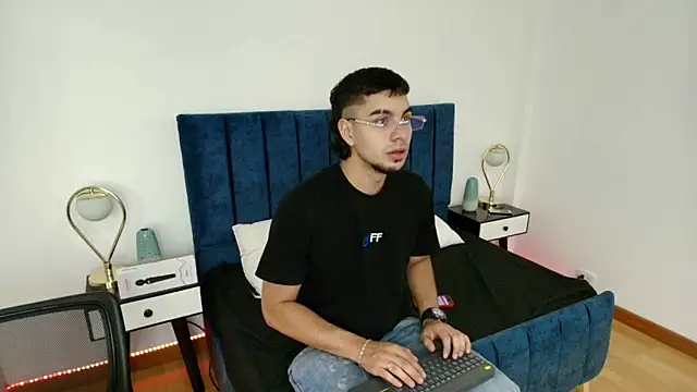 Amadeo Wild online show from March 15, 3:37 pm