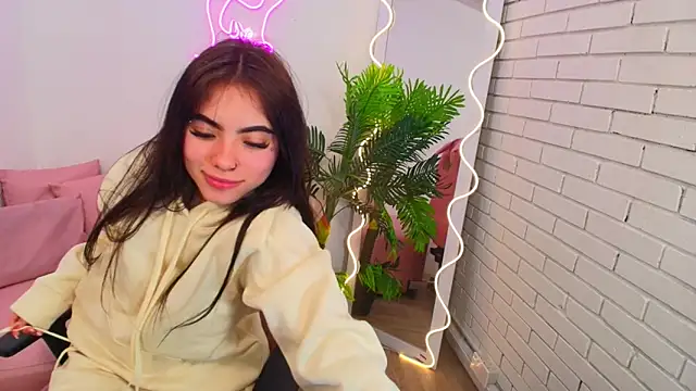 Roxanne tay online show from December 12, 7:37 pm