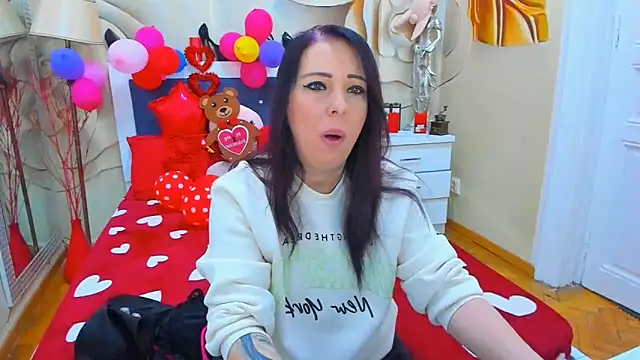 LauraSin online show from February 15, 4:14 am