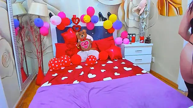 LauraSin online show from February 15, 7:16 am